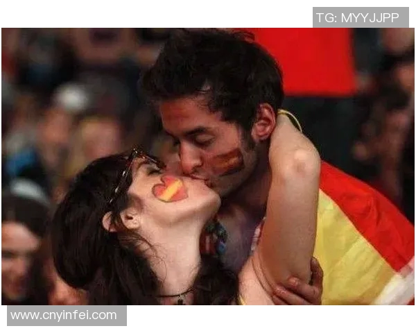 足球明星与美女浪漫接吻瞬间曝光引发热议视频回顾 足球明星与美女浪漫接吻瞬间曝光引发热议视频回顾