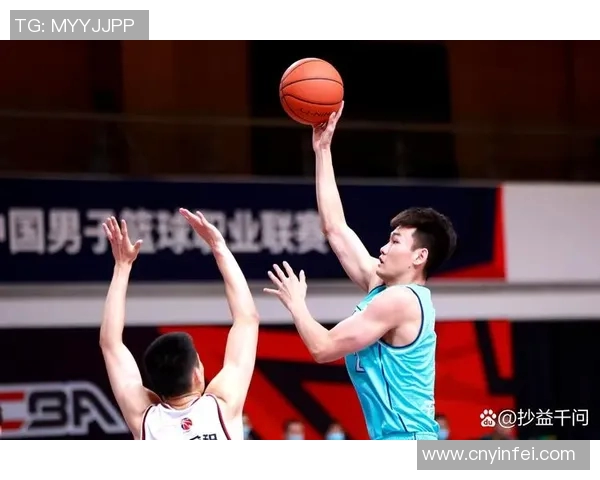 篮球明星的辉煌成就与对年轻人的激励作用探讨